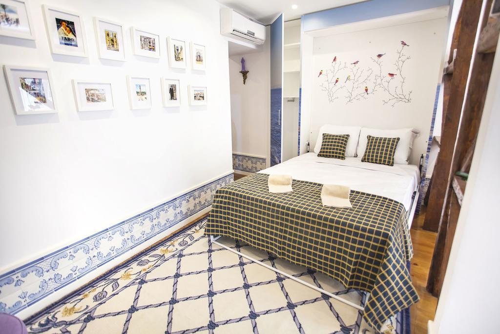 Typical Bairro Alto Apartment Lisboa Eksteriør billede