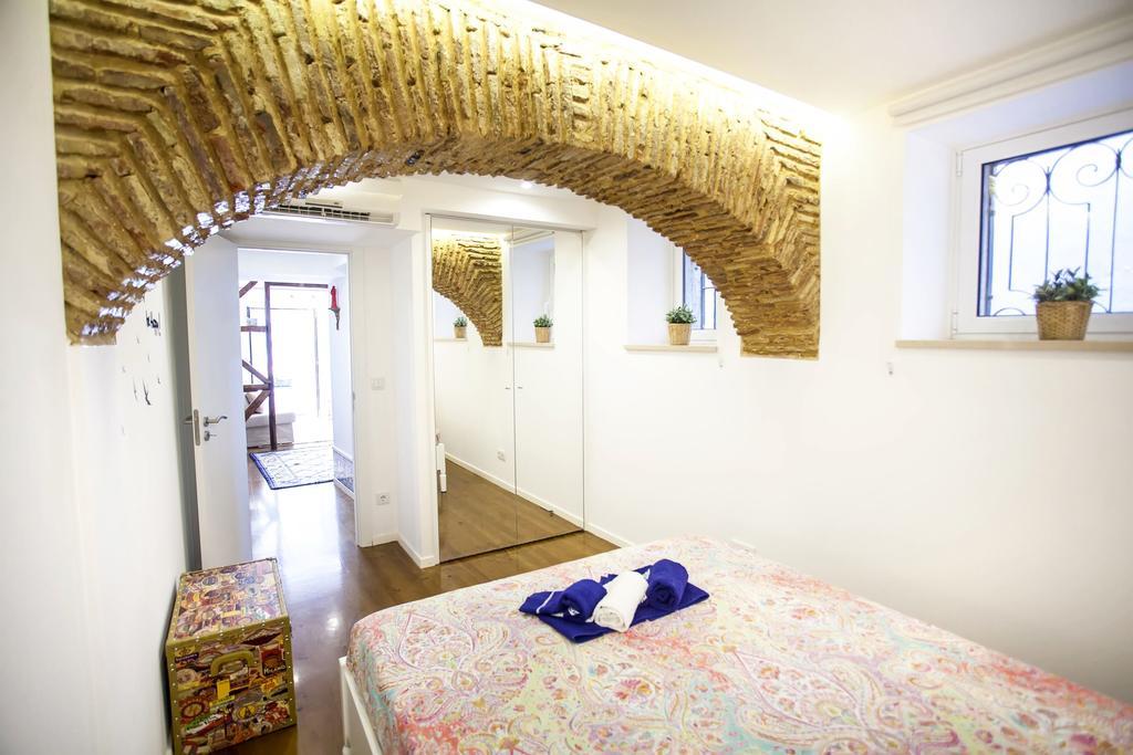 Typical Bairro Alto Apartment Lisboa Eksteriør billede