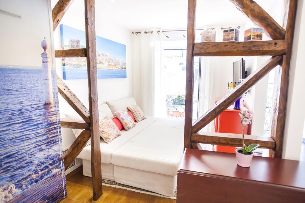 Typical Bairro Alto Apartment Lisboa Eksteriør billede
