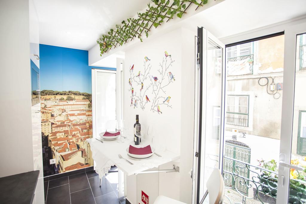 Typical Bairro Alto Apartment Lisboa Eksteriør billede
